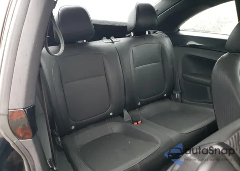 2015 Volkswagen Beetle 1.8T z USA, uszkodzony, nr VIN 3VWH17AT5FM623974